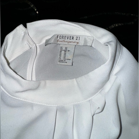 Stylish and classy pure  white blouse by F21, size XS/S - Picture 4 of 4